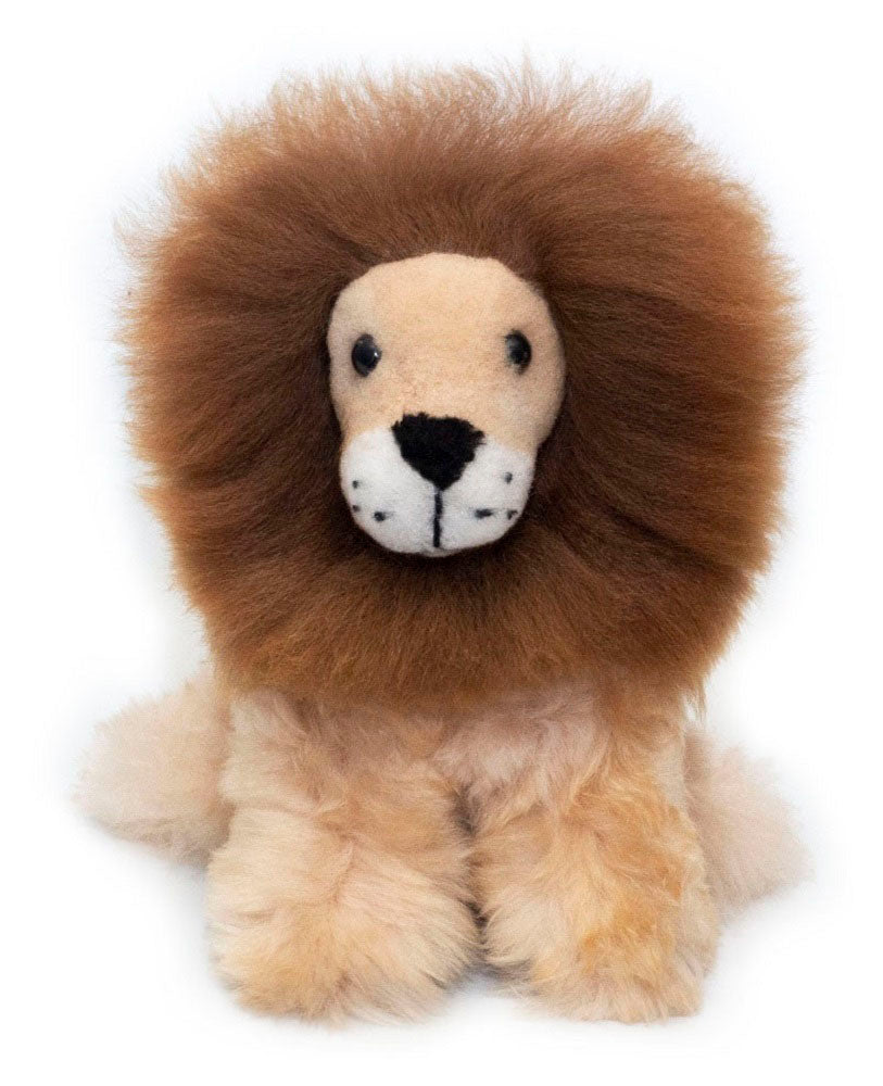 Frontal view of the AlpacaNext alpaca lion featuring an incredibly soft and huggable texture
